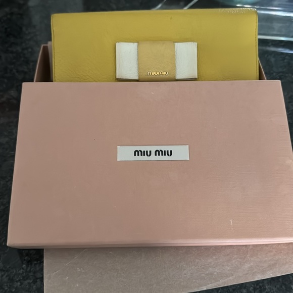🌺💛 Great Gift‼️ Lovely Miu Miu long leather wallet in the box. 💛💛💛 - Picture 6 of 6